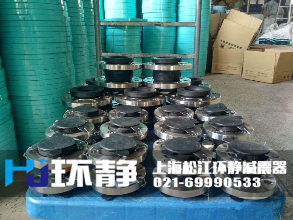 襯四氟<a href=http://www.czfjkj.com/products/xiangjiaojietou/danqiu target=_blank class=infotextkey>單球體<a href=http://www.czfjkj.com target=_blank class=infotextkey>橡膠接頭</a></a>發(fā)貨實(shí)圖